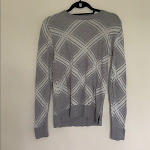 A NEW DAY grey and white sweater argyle diamond print